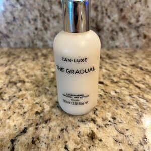 Tan-Luxe Illuminating Gradual Tan Lotion
